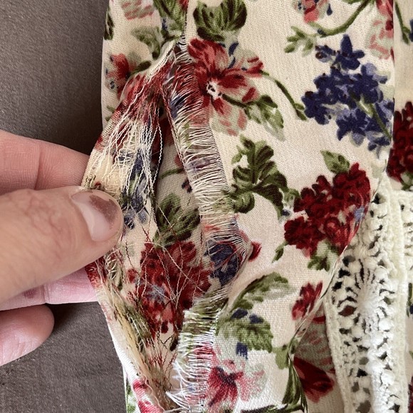 Blue Tassel Anthropologie Maylou Open Shoulder Blouse Floral Crochet Size Medium - Picture 12 of 16